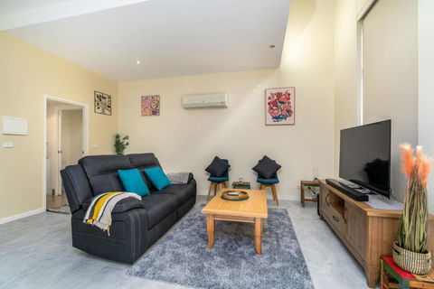 Absolutely Spacious APT Unit Between ANU And City - Accommodation Guide 1