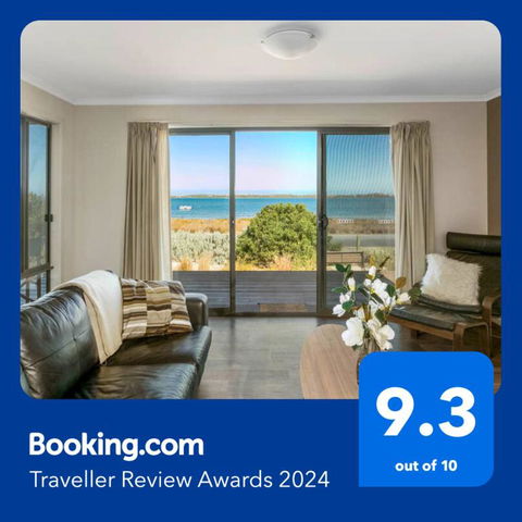 Absolute Waterfront Views And Kayaks - Accommodation Guide 1