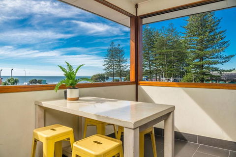 A Perfect Stay - Quiksilver Apartments The Pass - Accommodation Guide 1