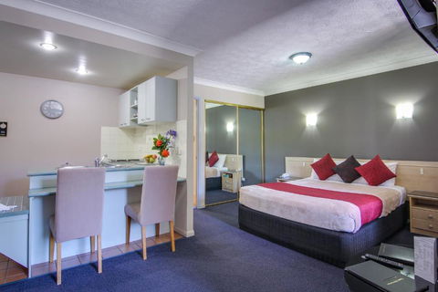 Albion Manor - Accommodation Guide 1