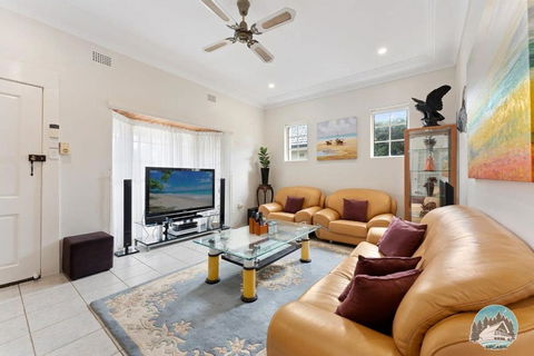 Aircabin - Blakehurst - Spacious - 5 Beds House - Accommodation Guide 0