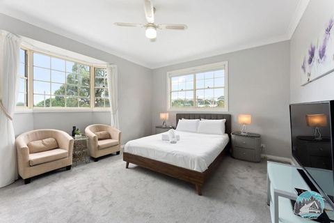 Aircabin - Blakehurst - Spacious - 5 Beds House - Accommodation Guide 1