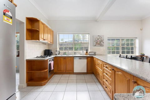 Aircabin - Blakehurst - Spacious - 5 Beds House - Accommodation Guide 2