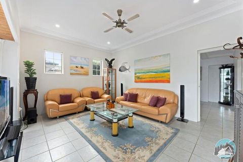 Aircabin - Blakehurst - Spacious - 5 Beds House - Accommodation Guide 3