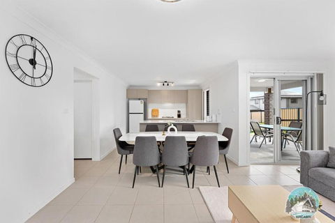 Aircabin - Edmondson Park - 4 Beds Compy House - Accommodation Guide 0