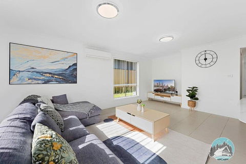 Aircabin - Edmondson Park - 4 Beds Compy House - Accommodation Guide 1