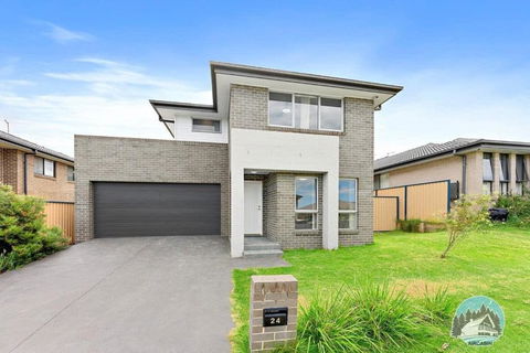 Aircabin - Edmondson Park - 4 Beds Compy House - Accommodation Guide 2