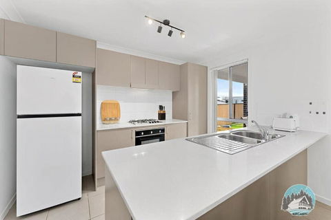 Aircabin - Edmondson Park - 4 Beds Compy House - Accommodation Guide 4