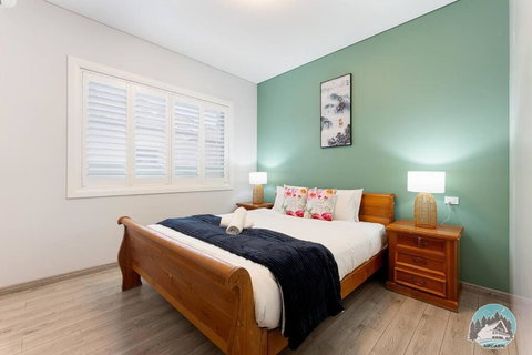 Aircabin - Fairfield - Modern - 6 Bedrooms House - Accommodation Asia 2