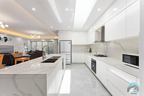 Aircabin - Fairfield - Modern - 6 Bedrooms House - Accommodation Asia 4