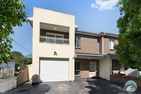 Aircabin - Panania - Sydney - Cozy - 5 Beds House - Accommodation Guide 0