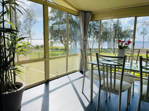 Aircabin - Tuggerawong - Lake Front - 3 Beds House - Accommodation Guide 4