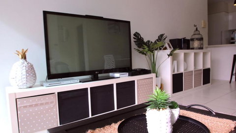 Aircon, Nespresso, Wine - Accommodation Asia 4