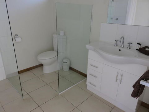 Airlie Beach Apartments - Accommodation Guide 4