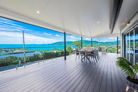 Airlie Blue On Blue - Accommodation China 2