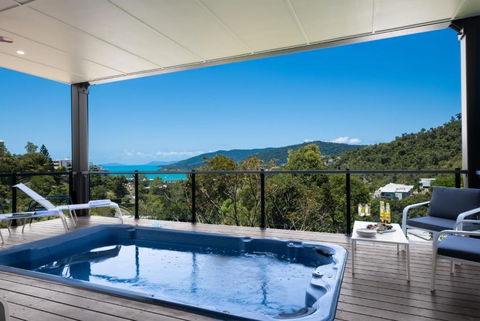 Airlie Nights - Accommodation Guide 3