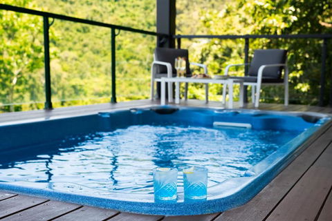 Airlie Nights - Accommodation Guide 2