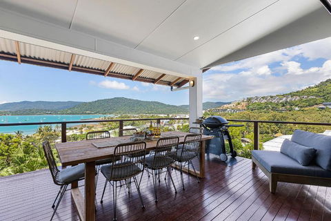 Airlie Views - Accommodation Guide 1