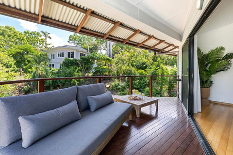 Airlie Views - Accommodation Guide 3