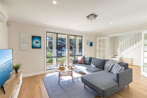 Akoya House 122 Tomaree Rd Pet Friendly Linen Air Conditioning WiFi And Boat Parking - Accommodation Guide 1