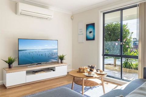Akoya House 122 Tomaree Rd Pet Friendly Linen Air Conditioning WiFi And Boat Parking - Accommodation Guide 3