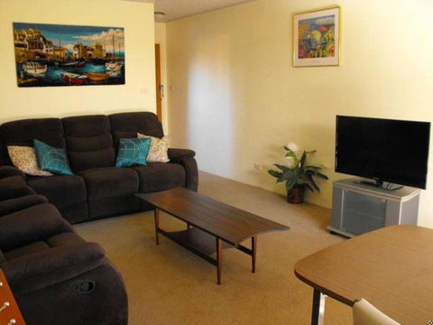 Akuna 8 - Accommodation Guide 1