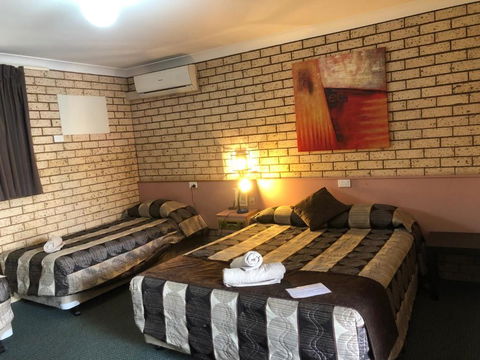 Alamo Motor Inn - Accommodation Guide 4