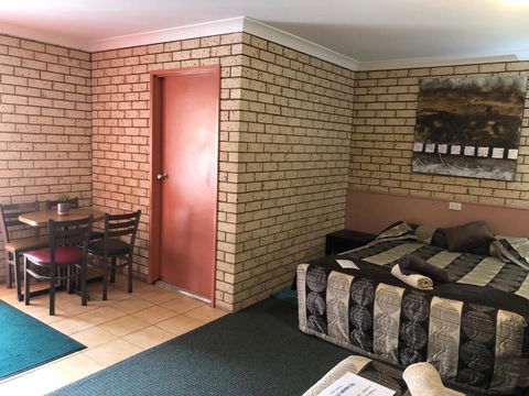 Alamo Motor Inn - Accommodation Guide 3
