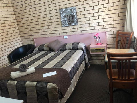 Alamo Motor Inn - Accommodation Guide 1