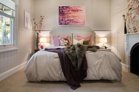 Albert Cottage - Accommodation Guide 1