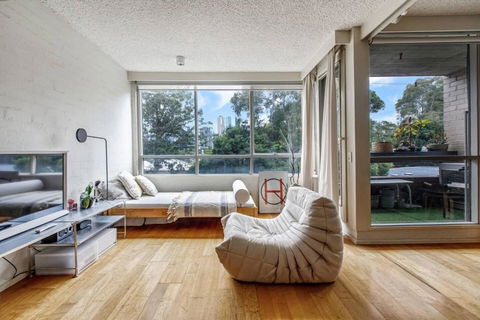 Albert Park Hideaway - A Peaceful Leafy Locale - Accommodation Guide 0