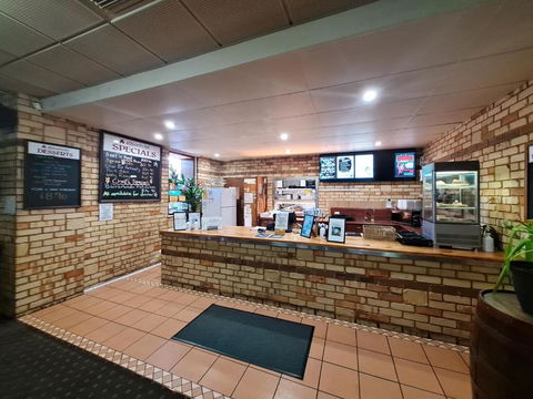 Albion Hotel - Accommodation Guide 4