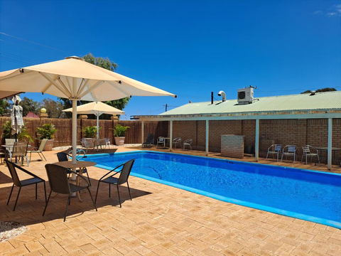 Albion Hotel - Accommodation Guide 2