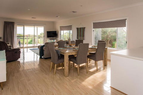 Aldinga Bay Bungalow Ocean View Retreat - Accommodation Guide 2