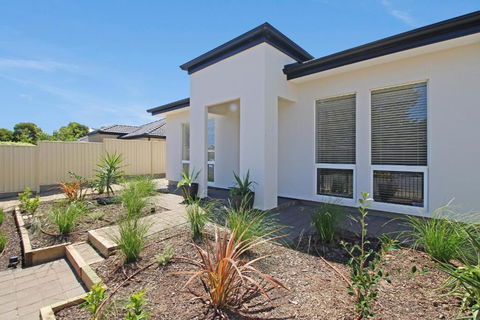 Aldinga Beach Experience - C21 SouthCoast Holidays - Accommodation Guide 2