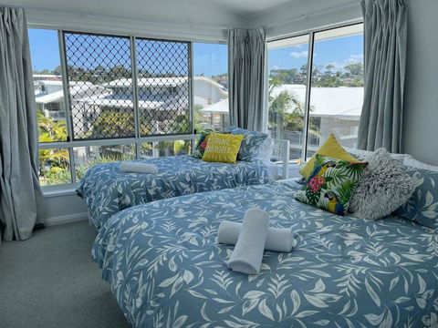 Alex Heads Beachfront Resort 2 Bedroom Apartment - Accommodation Guide 2