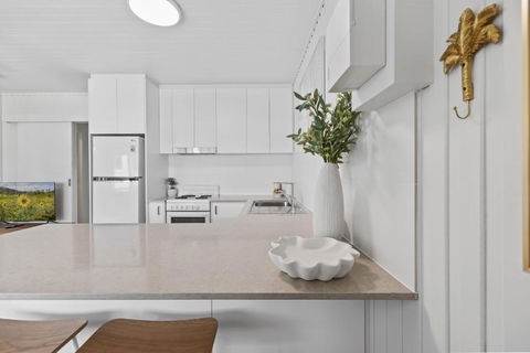 Alex Beachside Pet Friendly 2 Bed Apartment - Accommodation Guide 4