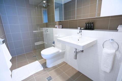 Alex Perry Hotel & Apartments - Accommodation Guide 4