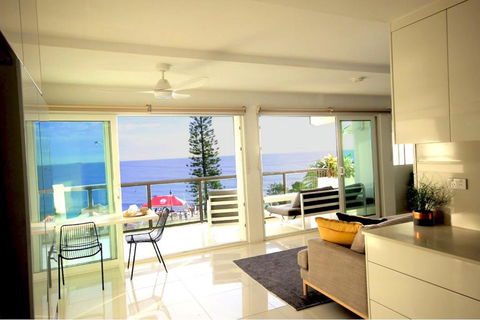 Alexandra Headland Ocean Dream - Stunning View ZA6 - Accommodation Guide 0