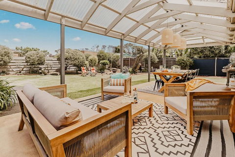 Alkira - Accommodation Guide 0