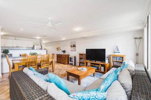 All Decked Out, Geographe Marina - Accommodation Guide 4
