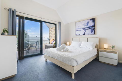 All Decked Out, Geographe Marina - Accommodation Guide 3