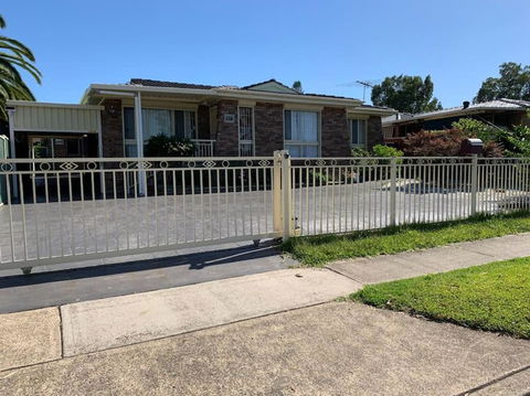 All In 3 Bedrooms,Fairfield West - Accommodation Guide 3