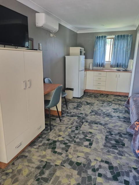 All Seasons Country Lodge - Accommodation Guide 1