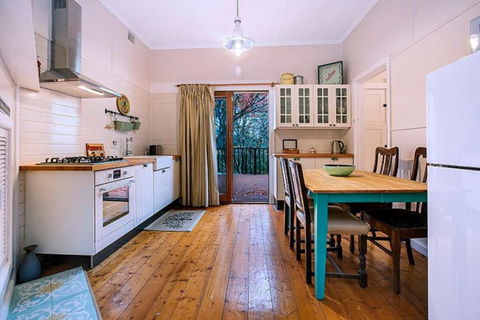 Allambee Cottage - A Place Of Rest - Accommodation Guide 1