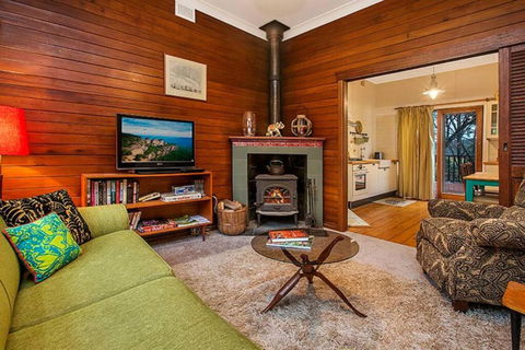 Allambee Cottage - A Place Of Rest - Accommodation Guide 0