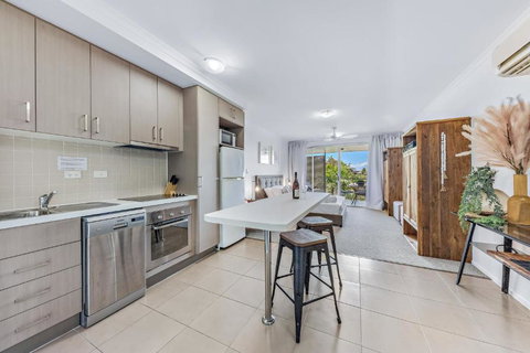 Allure 11- Airlie Central Apartments - Accommodation Asia 2