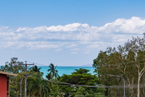 Allure 11- Airlie Central Apartments - Accommodation Asia 1