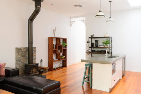 Alma, Art Deco Home In Caufield North - Accommodation Asia 4