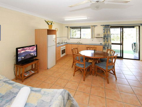 Alma Bay Holiday Unit 1 - Accommodation Guide 1